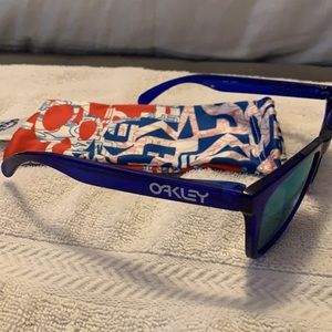 Oakley Frogskin FRAMES *needs new lenses* blue!